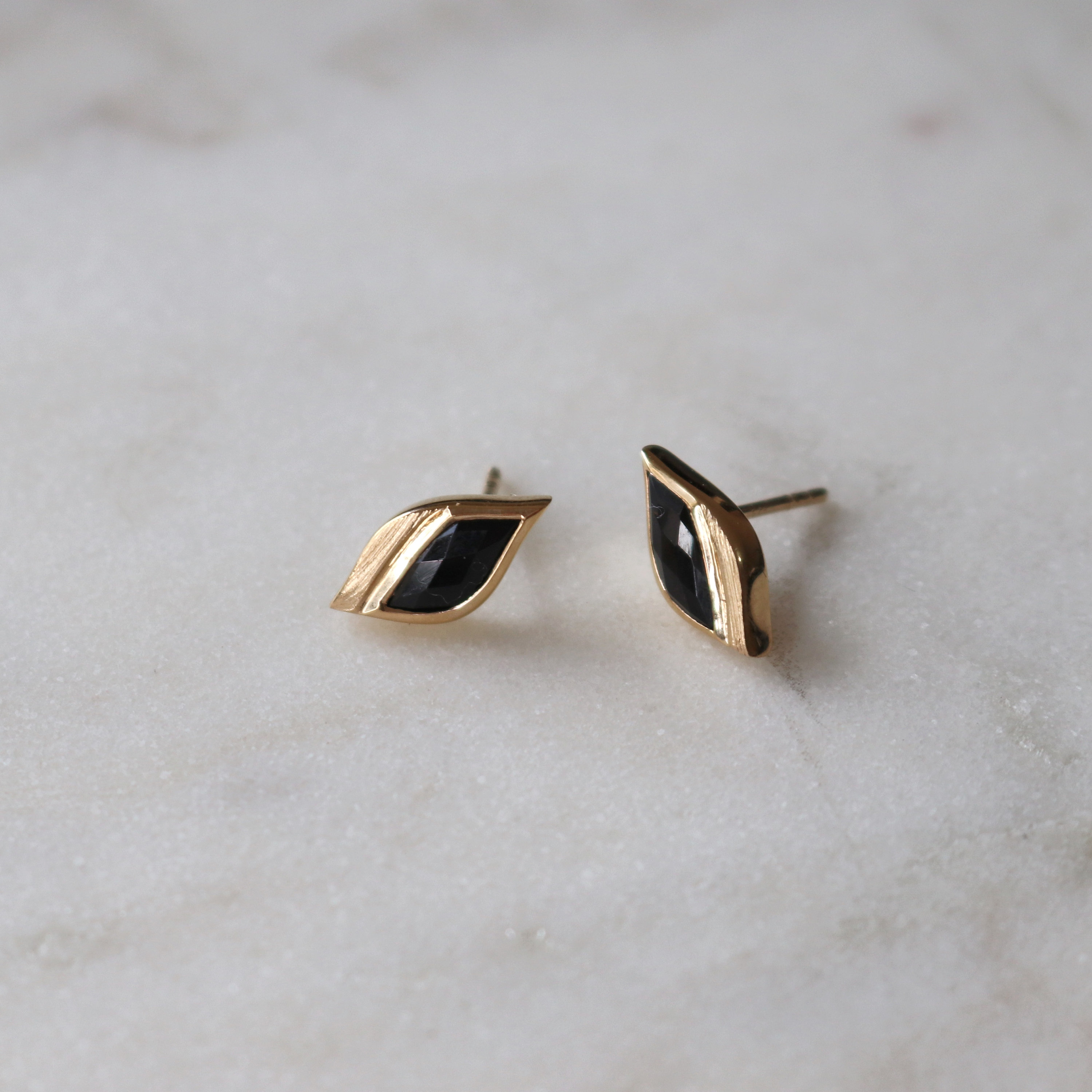★MIDNIGHT MOMENT.★ onyx bold earring Onyx Dangle Earring - Mens Earrings - 18K Gold Hoop Dangle