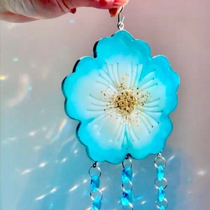 Blue Flower Suncatcher, Crystal Suncatcher, Wall Decoration, Window Decor, Garden Decor, Rainbow Maker, Wall Hang