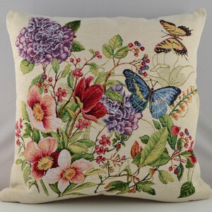 Örngott med våräng: Blommig fjärilsdesign