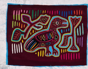 Burgundy Pigeon Mola, Panama wall art, Colorful bird décor, textile art, Indigenous craftwork, Latin American artistry, Ethnic textile