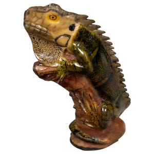 Stachelleguan-Schnitzerei aus Tagua-Nuss, handbemalte Elfenbeinfigur, panamaische Wounaan-Regenwaldtierskulptur, nachhaltig