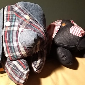 Gosedjurshund av återvunnen tröja - Söt liten hund av återvunnen tröja och jeans - Minneshund bild 2