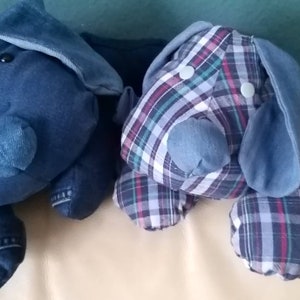 Gosedjurshund av återvunnen tröja - Söt liten hund av återvunnen tröja och jeans - Minneshund bild 7