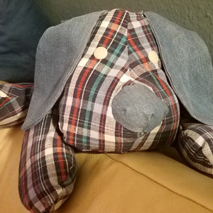 Gosedjurshund av återvunnen tröja - Söt liten hund av återvunnen tröja och jeans - Minneshund bild 1