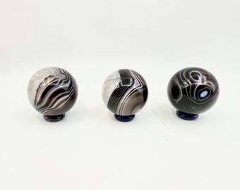 Banded Sardonyx Agate Sphere, Healing Crystal Home Decor (1.8-1.9 inch) S03-12