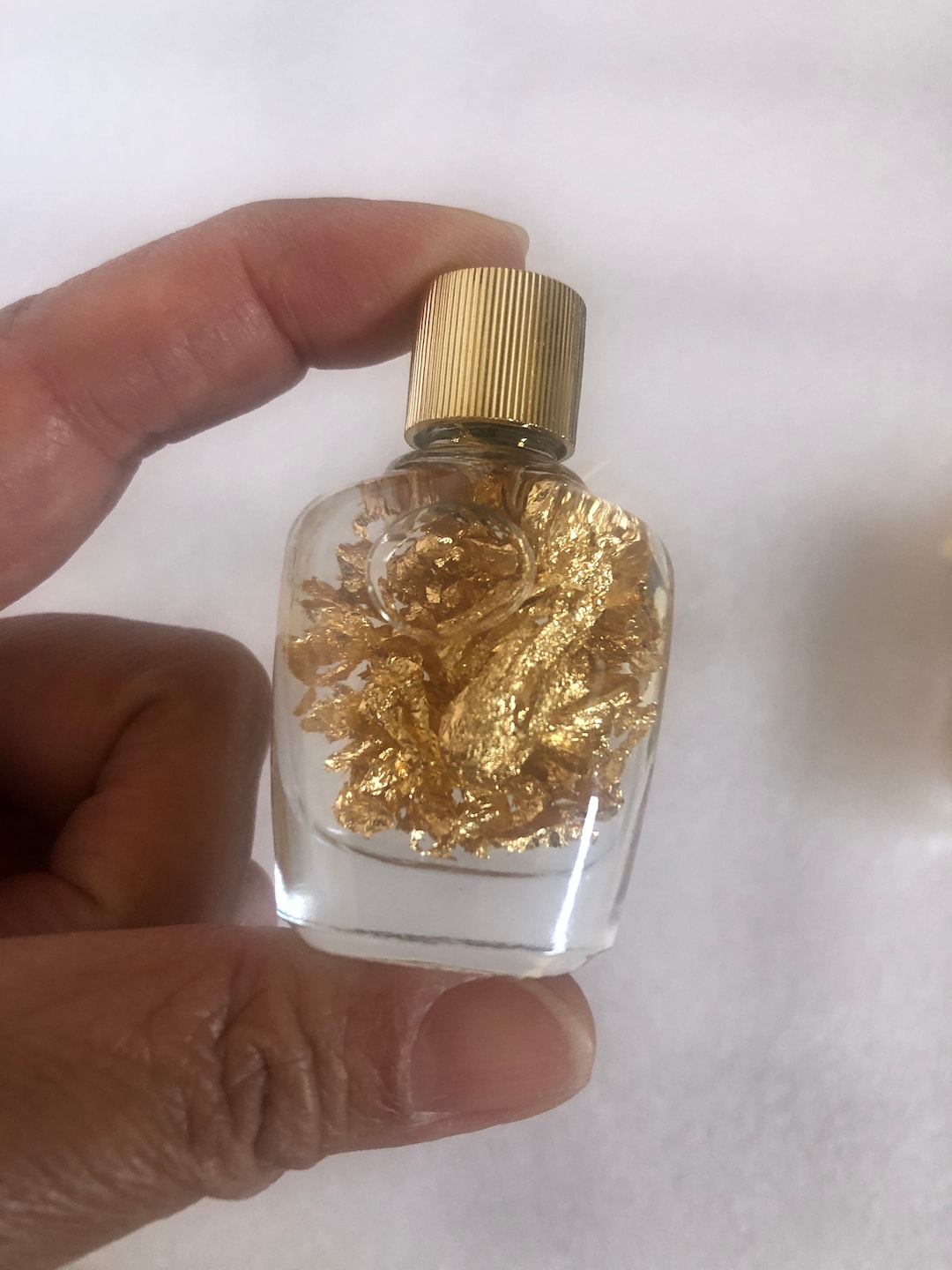 Gold Flakes in Bottle, Gold Flakes in Liquid Bottle, Size Appro 2.2x1