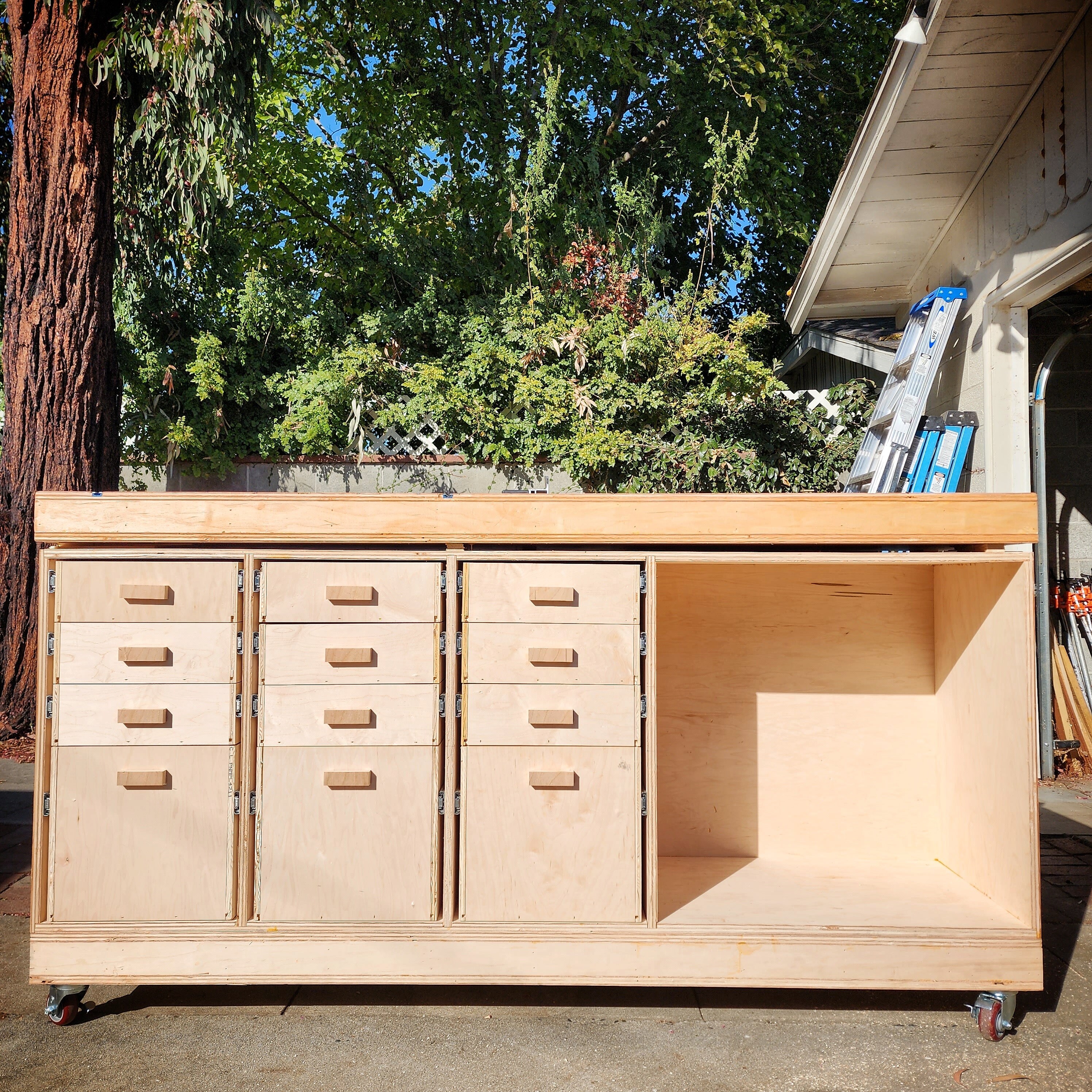 Mobile Assembly Table Design