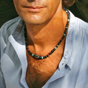 Ras de cou en agate noire et pierre de lave : collier tribal de perles pour homme