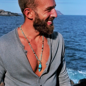 Turquoise lange herenketting / Boho herenkralenketting / masker etnische hippieketting voor mannen / Unieke oosterse mannenhanger / Afrikaanse stam