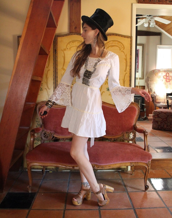 Vintage 60s 70s GoGo Mini White Lace Bell Sleeve B