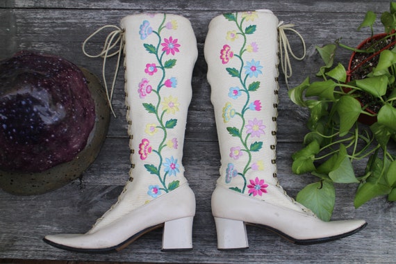 Vintage 60s 70s Penny Lane Embroidered Lace Up GoG