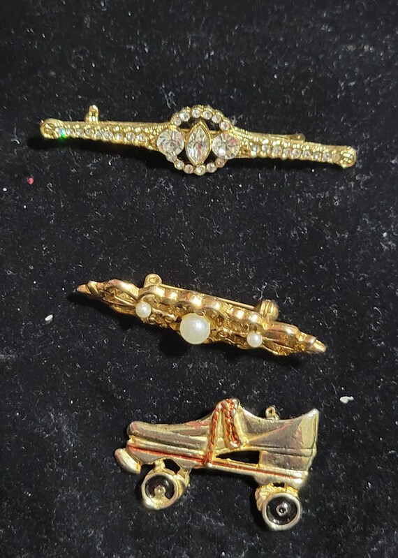 Vintage brooches costume jewelry