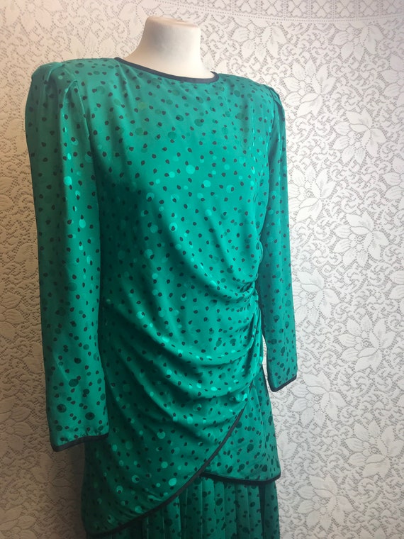 Pretty green silky 1980's dress