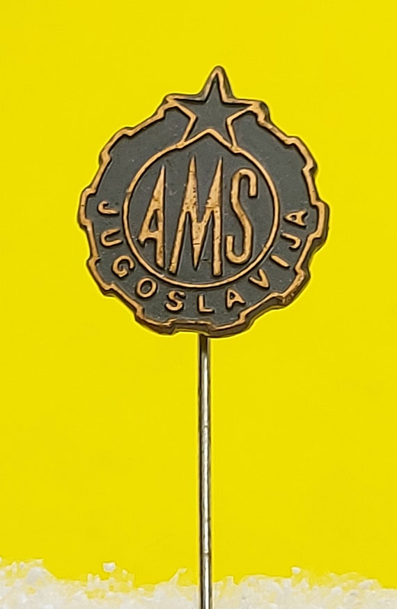 Auto moto association of Yugoslavia ( AMSJ ) - vintage pin badge automobile  automobil car club klub voiture anstecknadel