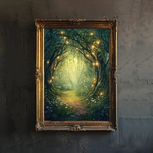 Könnte beinhalten: Gerahmtes Gemälde, das einen mystischen Waldweg zeigt. Das Kunstwerk zeigt einen Pfad, der in eine helle, leuchtende Lichtung führt, umrahmt von Bäumen, die mit funkelnden Lichtern geschmückt sind. Der goldfarbene Rahmen verstärkt die bezaubernde Ästhetik.