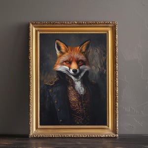 K&ouml;nnte beinhalten: Ein gerahmtes Portr&auml;t eines Fuchses, der eine schwarze Jacke mit goldenen Stickereien und eine wei&szlig;e Krawatte tr&auml;gt. Der Fuchs hat einen ernsten Ausdruck und ist vor einem dunklen Hintergrund platziert.