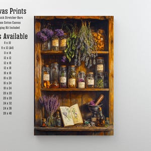 K&ouml;nnte beinhalten: Leinwanddruck eines h&ouml;lzernen Apothekerschranks mit Gl&auml;sern, getrockneten Kr&auml;utern und einem M&ouml;rser und St&ouml;&szlig;el. Der Druck enth&auml;lt den Text "Canvas Prints" und "Sizes Available" mit Gr&ouml;&szlig;enangaben in cm.