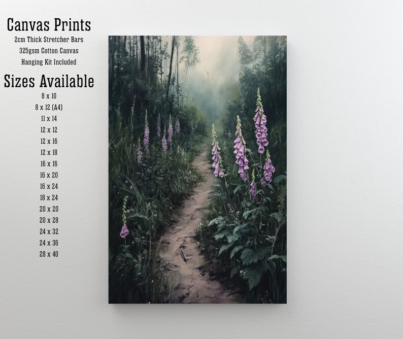 Puede incluir: Impresi&oacute;n en lienzo que muestra un sendero forestal con dedaleras moradas. La obra de arte representa una escena tranquila con un camino que conduce a un bosque brumoso. Disponible en varios tama&ntilde;os, incluyendo 20 x 25 cm, 40 x 50 cm y 71 x 101 cm.