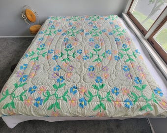 Vintage 70s twin floral comforter