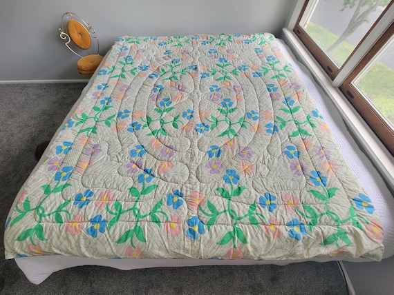 Vintage 70s twin floral comforter