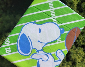 Vintage twin flat 70s snoopy football sheet