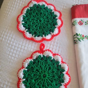 Pair of 2 vintage christmas crocheted potholders