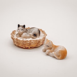 Wichtel Miniatur Wichtelzubehör Katzenkorb Korb mit Kätzchen Schlafplatz Katze für Wichtel Puppen