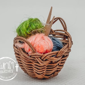 Wichtel Feen Puppen Miniatur Korb mit Wolle Strickkorb rund klein