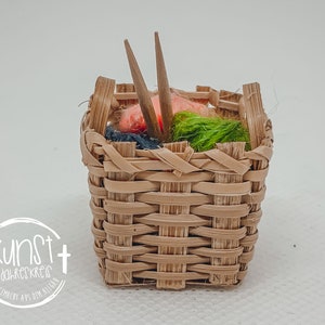 Wichtel Feen Puppen Miniatur Korb mit Wolle Strickkorb eckig
