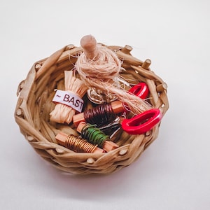 Wichtel Feen Puppen Miniatur Gartenutensilien Werkzeug Bindematerial mit Schere Krippenzubehör