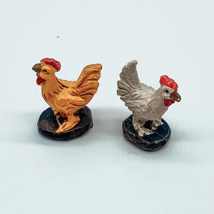 Wichtel Miniatur Huhn Hühnchen Hühnerpaar Federvieh für Wichtel, Feen oder Puppen Krippenzubehör