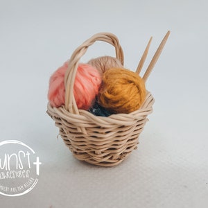Wichtel Feen Puppen Hexen Miniatur Korb mit Wolle Strickkorb rund klein