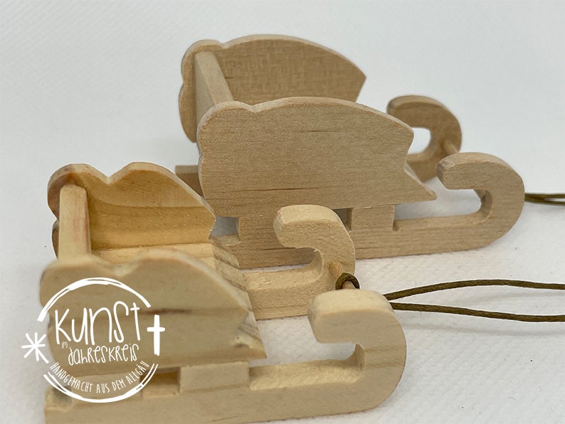 Houten Slee Op De Sneeuw in Aard Stock Foto - Image of nave, decoratie: 136883486