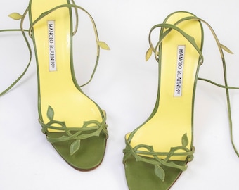 Zapatos de tacón vintage Manolo Blahnik con estampado de hojas verdes y tira al tobillo / 37 (US 7)