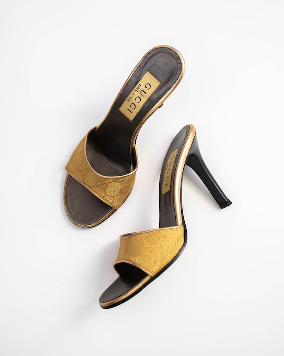 靴 vintage GUCCI by tom ford pumps 37 1/2 Vintage Gucci by Tom Ford Gold Monogram Canvas Mule Heels / 37 (US
