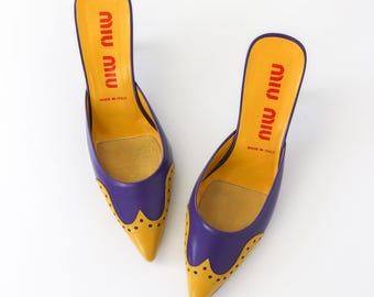 Sandalias estilo western vintage Miu Miu Prada de piel morada y amarilla con tacón de punta / 35.5 (US 5.5)