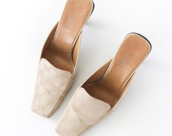 Vintage Gucci by Tom Ford Beige GG Logo Monogram Mules Chain