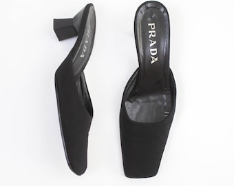 Mules minimalistas negras de tacón bajo de Prada, colección otoño/invierno 1998 / 37 (US 7)