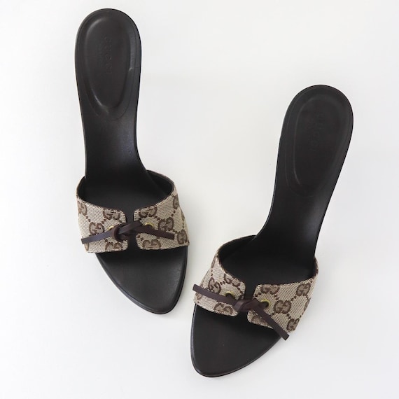 靴 Gucci Beige bow GG mules Gucci Brown/Beige GG Canvas Horsebit Bow Slide Sandals Size