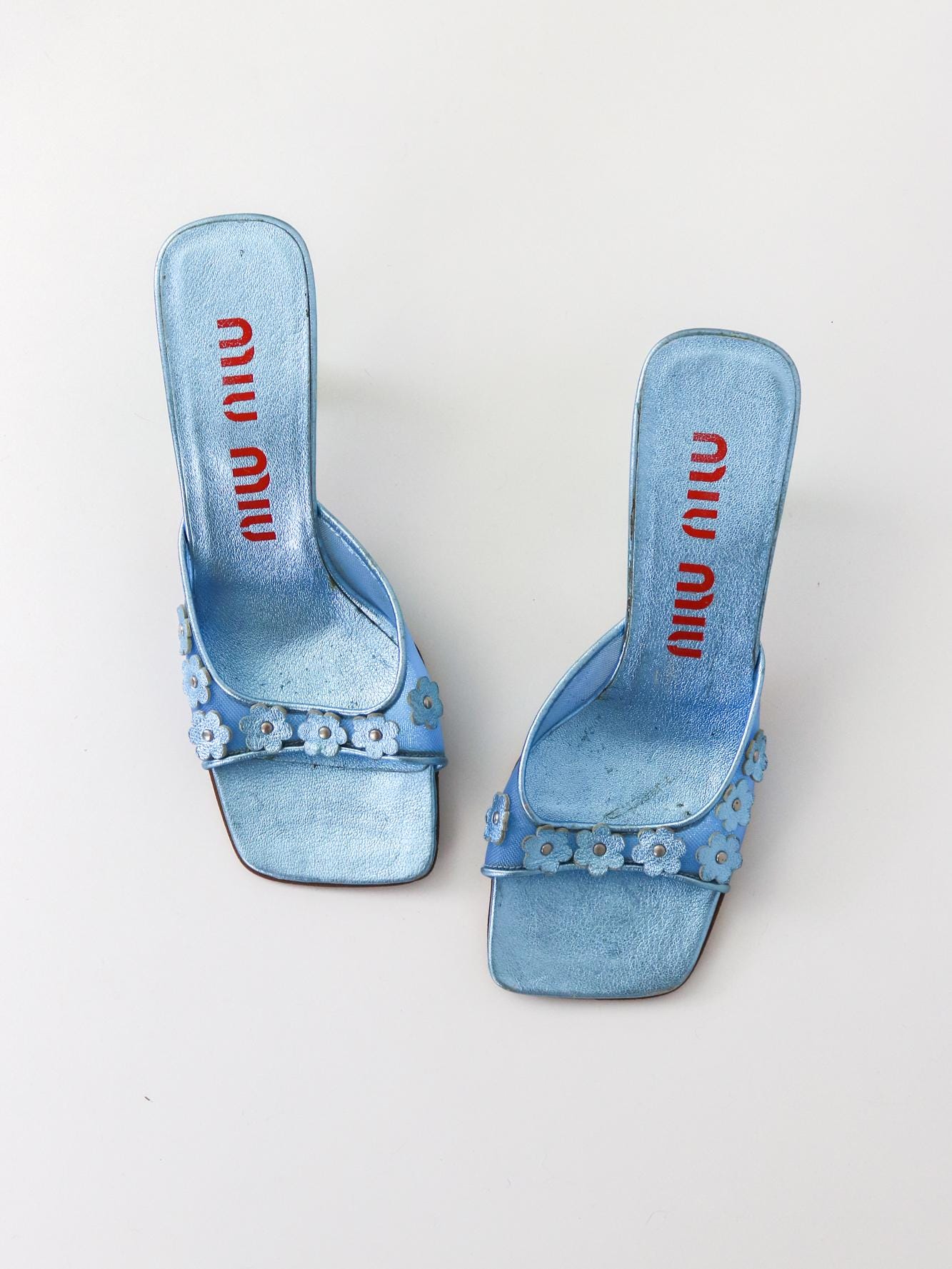 サンダル・ミュール MiuMiu SS25 White leather clogs (5Z425EFA030069 F0009) White Patent Leather Clogs | Miu Miu