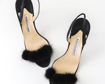 Zapatos Manolo Blahnik vintage con pompón de piel de visón negra y tacón destalonado / Talla 37.5 (EE. UU. 7.5)