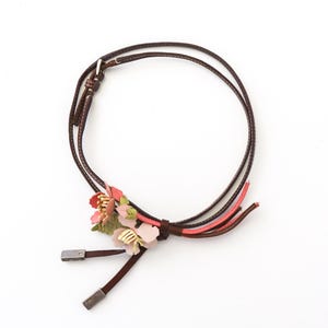 Colar gargantilha vintage Prada com apliques florais