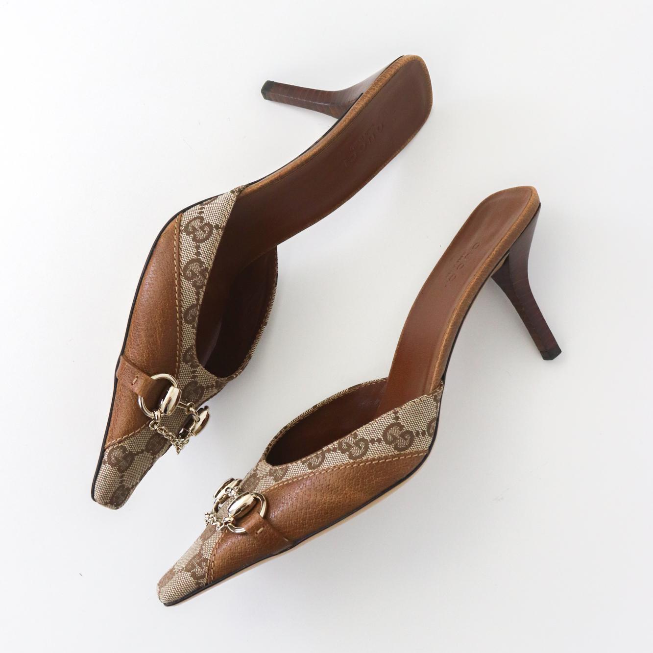 靴 Vintage Gucci Monogram Bow Mules 36 1/2 Gucci 2000s brown bow monogram mules (EU 36,5 / US 6