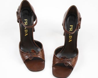 Vintage Prada F/W 1996 Braun Leder Blumen Applikation Runway Heels / 37