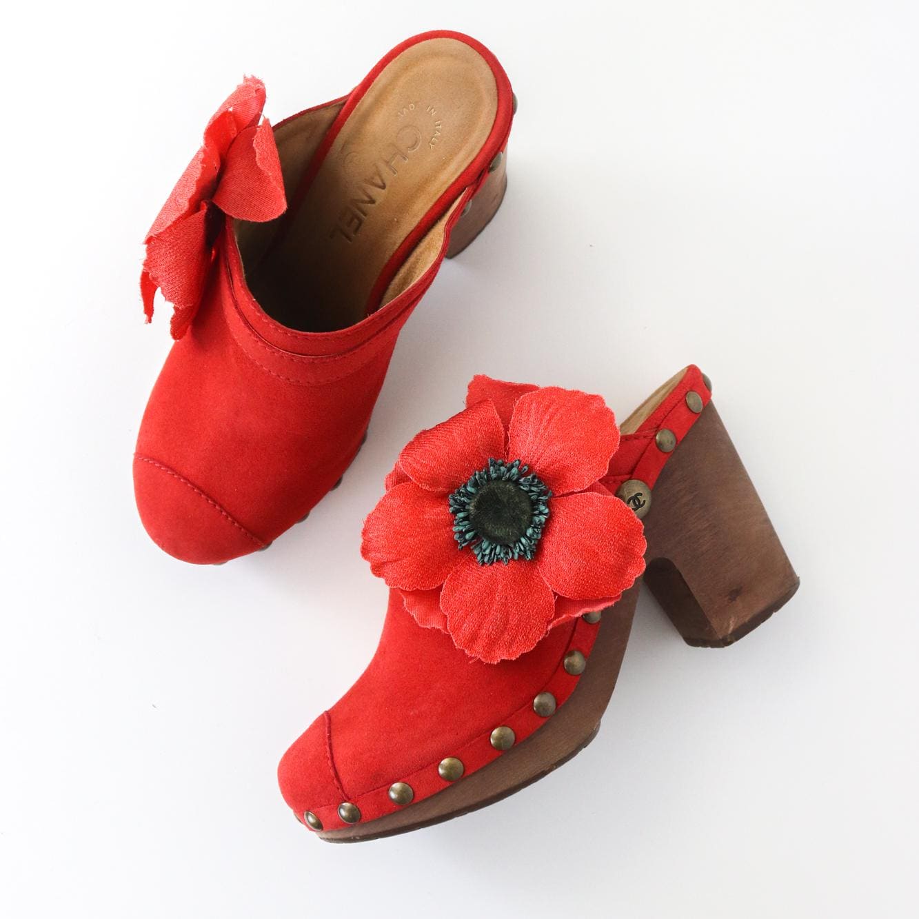 Vintage S/S 2010 Chanel Suede Wooden Clogs Mules Large Poppy Camellia Flower Heels / 37 (US 7)
