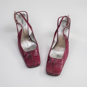 Vintage jesień/zima 1999 Dolce&Gabbana różowe skórzane sandały na obcasie typu slingback z lustrzanym odbiciem / 38 (US 8)