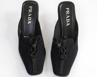 Mules Prada de tacón bajo de nailon negro, colección otoño/invierno 1999 / 36.5 (US 6.5)
