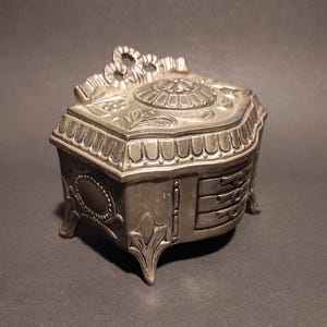 Kleine Vintage Schmuckschatulle - Schmuckbox - Shabby Schmuckschatulle - Eitelkeitsdekor aus dem Anfang des letzten Jahrhunderts