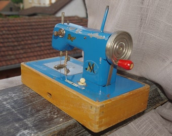 Vintage Small German Regina Sewing Machine - Antique Children's Sewing Machine for Collection, Display, Sewing Room Decor, Sewing Shop