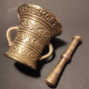 Small Antique Ornate Solid Brass Mortar with Heavy Pestle/Vintage Mid Century Small Brass Mortar with Pestle for Grinding Grains, Herbs